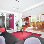 2 Bedroom Beach Front Apartment In Cagnes-Sur-Mer Apartmán *