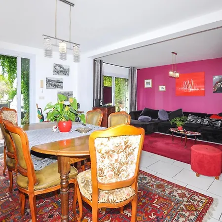 Apartmán 2 Bedroom Beach Front Apartment In Cagnes-Sur-Mer