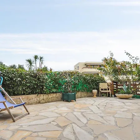 2 Bedroom Beach Front Apartment In Cagnes-Sur-Mer Apartmán *